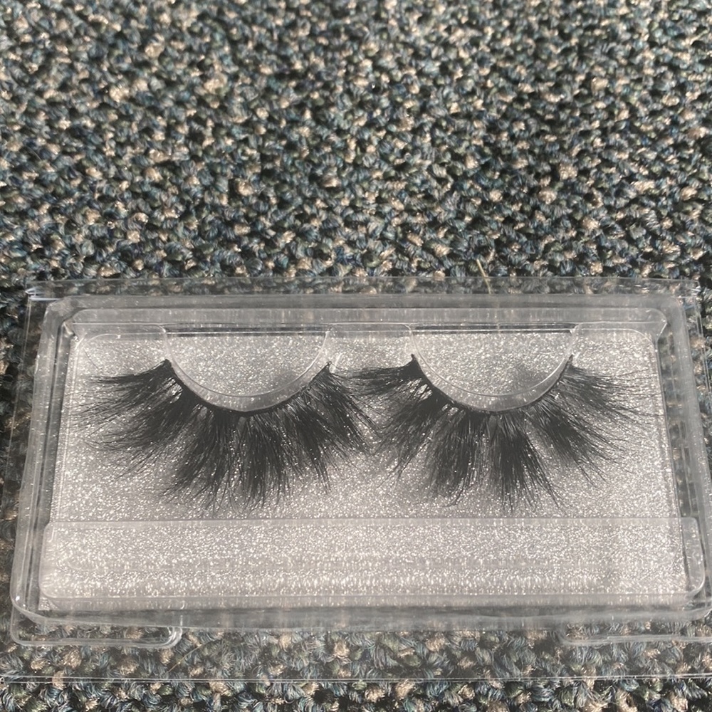 Lashes - Picture 4 of 12